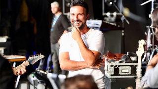 Tarkan yeni imajıyla poz verdi! 