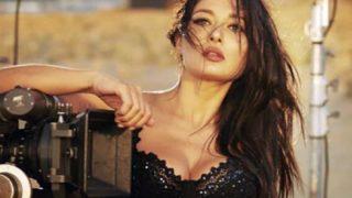 Nurgül Yeşilçay ile sevgilisi Necati Kocabay plajda aşka geldi! Öpmelere doyamadı