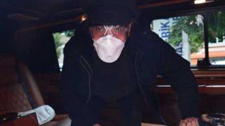 Hastane çıkışı görüntülenen Özkan Uğur sevenlerini korkuttu