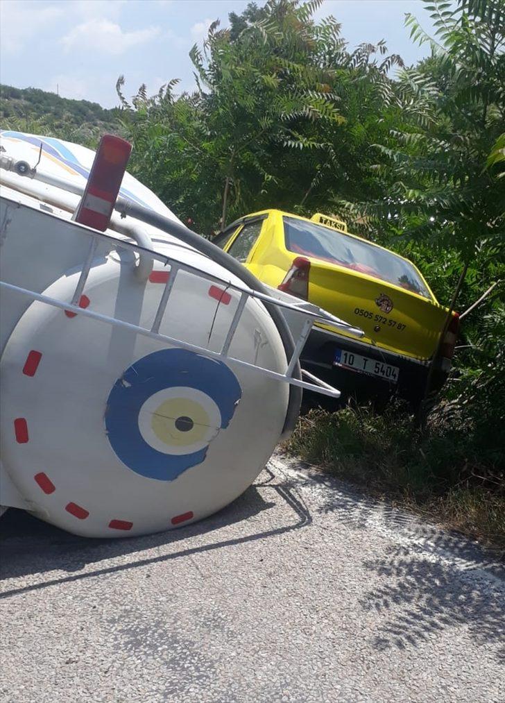 Balıkesir'deki trafik kazasında ölen iki belediye personeli için tören düzenlendi G1