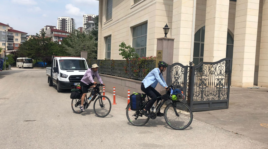 500 kilometre pedal çevirdiler! Otobüs yerine bisikletle kültürel tura çıktılar