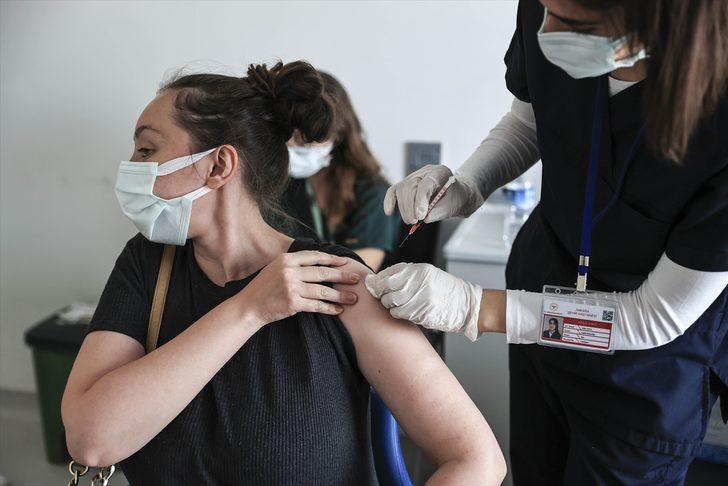 Kovid-19'la mücadelede 25 yaş ve üzerindekilerin aşılanmasına başlandı G3