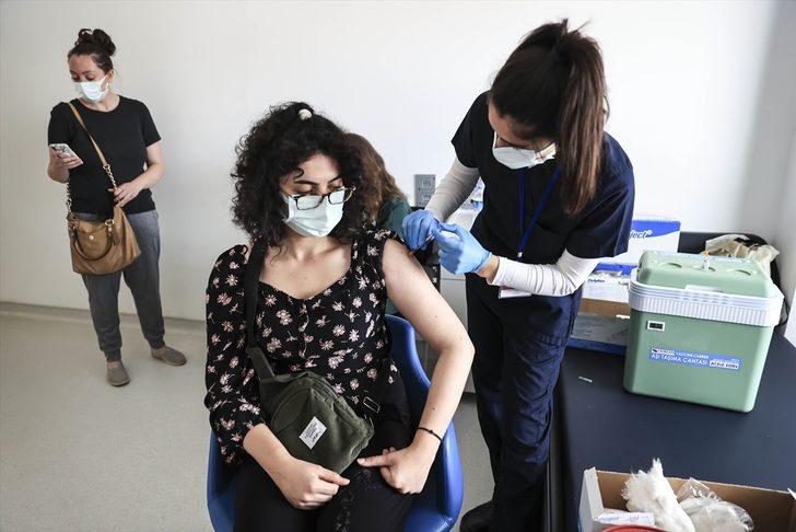 Kovid-19'la mücadelede 25 yaş ve üzerindekilerin aşılanmasına başlandı G5