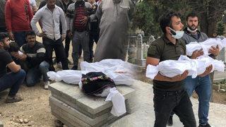Kahreden görüntü! 3 kız kardeş yan yana defnedildi