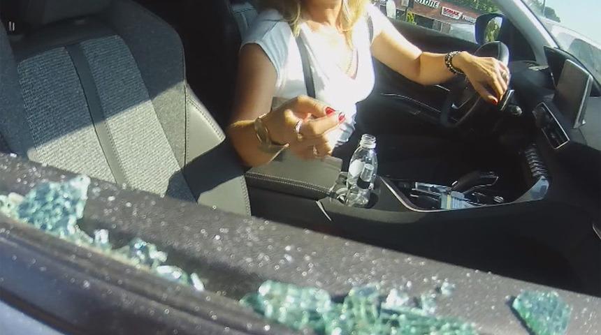 Beyoğlu'nda konsolosluk aracındaki kadınlara kapkaç şoku