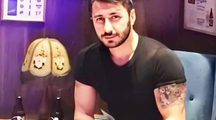 Karikat&uuml;ristin sır &ouml;l&uuml;m&uuml;! Başına poşet ge&ccedil;irilmiş halde bulundu