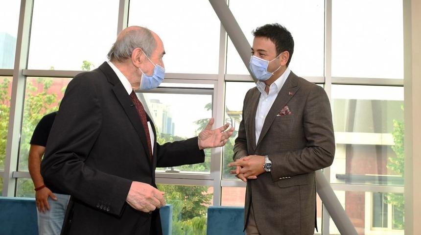 Başkan Rıza Akpolat'tan Altan Öymen'e sürpriz doğum günü kutlaması