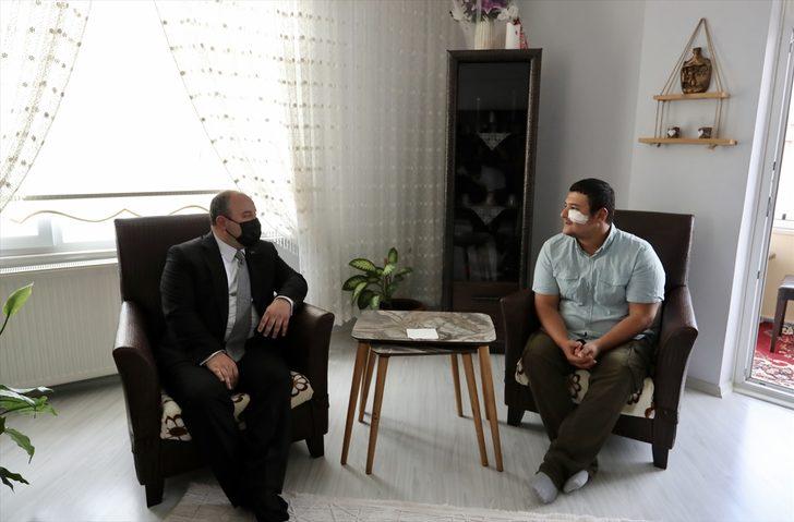 Bakan Varank, Kocaeli'de darbedilen basın mensubunu ziyaret etti G3