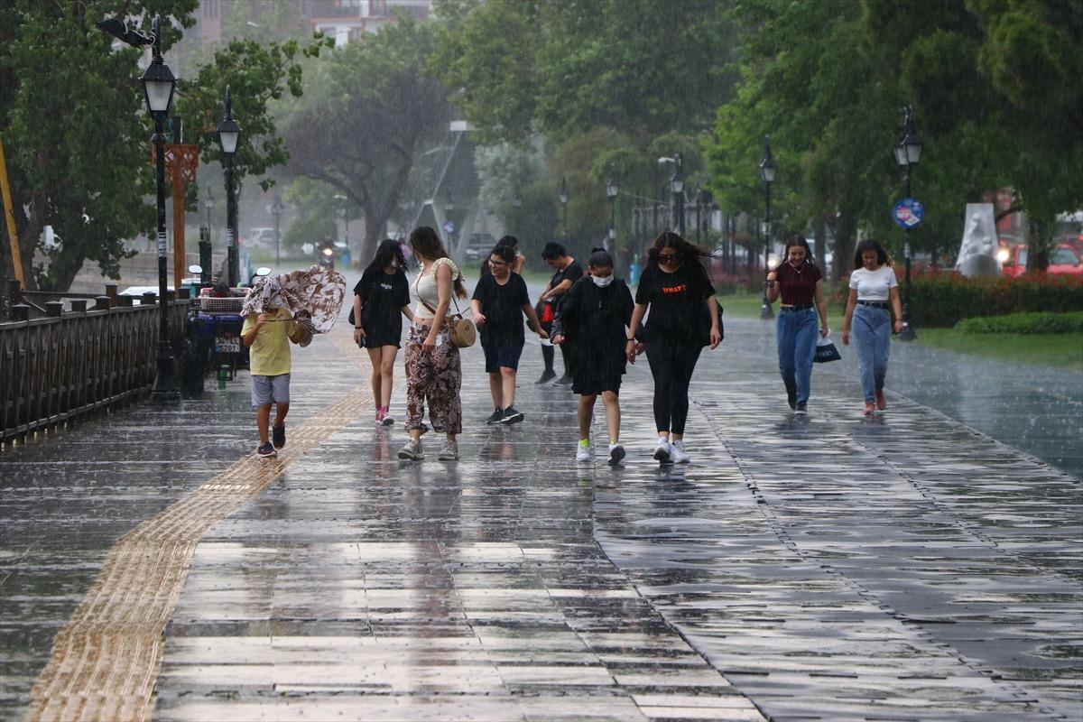 Trakya'da kuvvetli sağanak etkili oldu