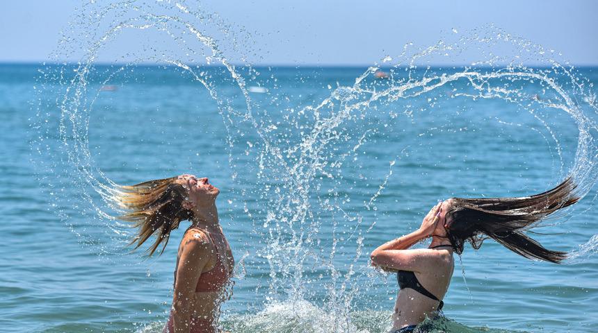 Rus turistler sahilleri doldurdu