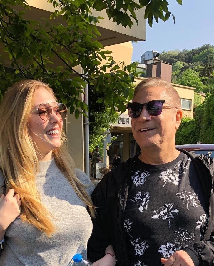 Yasmin Erbil'den çok konuşulacak bikinili pozlar! Babası sansürlemişti, engelleyemedi... G1