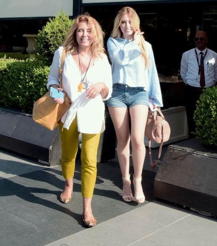 Yasmin Erbil'den çok konuşulacak bikinili pozlar! Babası sansürlemişti, engelleyemedi... G2