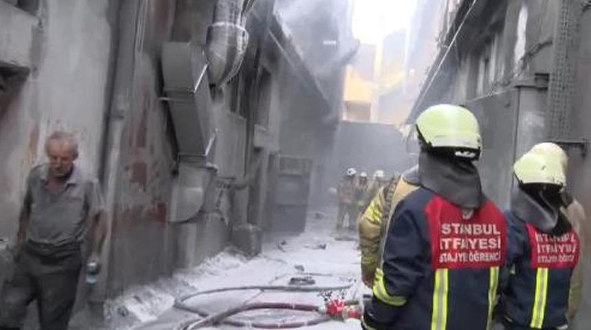 Bayrampaşa'da iş yerinde patlama sonrası yangın