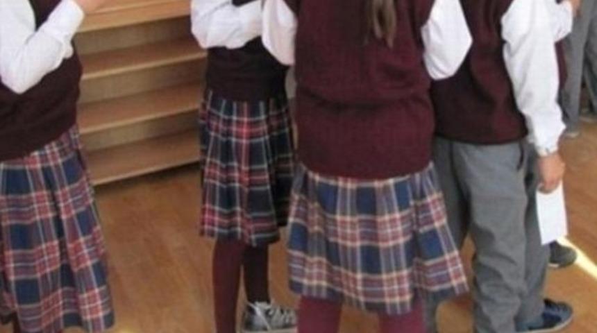 3 liseli, &ouml;p&uuml;ş&uuml;rken videosunu &ccedil;ektikleri kız &ouml;ğrenciye şantajla cinsel istismarda bulundu, serbest kaldı