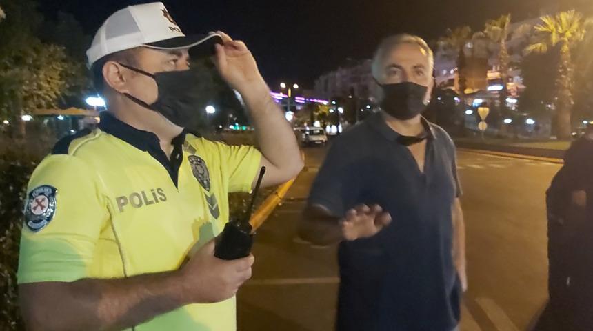 Polislere beddua edince gözaltına alındı