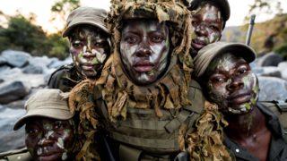 Tamamı kadınlardan oluşuyor! Dünyanın en ilginç savaş ekibi: Akashinga