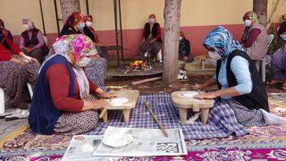 8 bin yıllık gelenekte yeni dönem! Yörük kadınları hamur yoğurma makinesiyle tanıştı