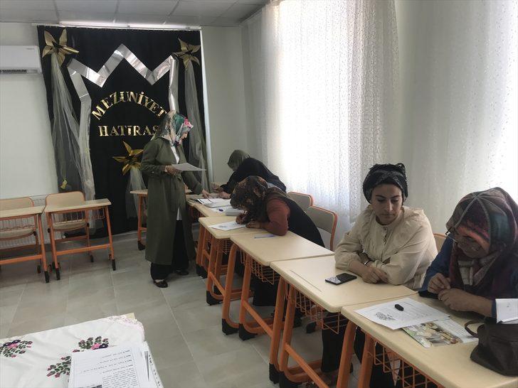 Adıyaman'da 60 yaşından sonra okuma yazma öğrenen kadınlar mezun oldu G4