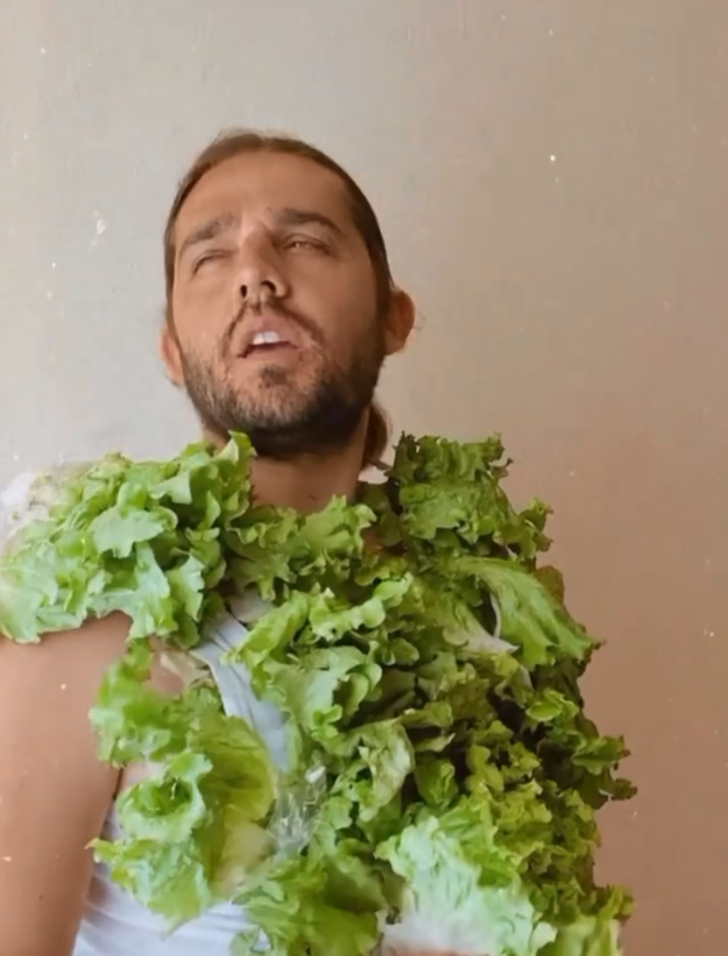 Fenomen Tansu Dayan, Demet Akalın'ı fena ti'ye aldı! Marulla yaptığı ünlü sanatçıyı bile kopardı... G5