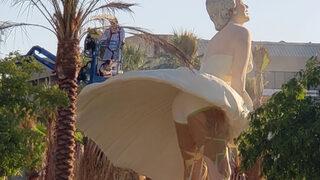 Tüm protestolara rağmen Marilyn Monroe heykeli dikildi! 