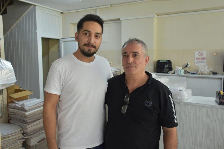 Malatya'da esnafın asma katın çökmesiyle oğlunun üstüne düşmesi kameraya yansıdı G3