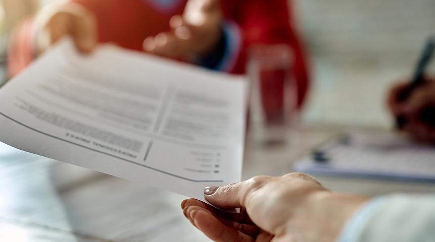 Sınıfta yer alabilmek için kuyruğa girdiler! 22 binden fazla kişi başvurdu