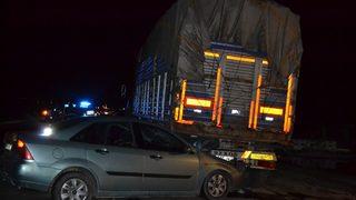 Manisa'da kontrolden çıkarak iki araca çarpan otomobildeki 5 kişi yaralandı
