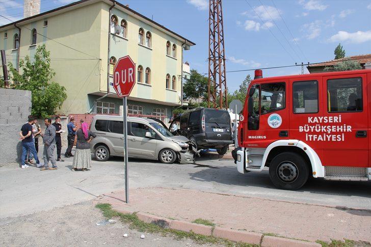 Kayseri'de yeni evli çifti trafik kazası ayırdı G2