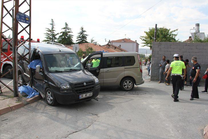 Kayseri'de yeni evli çifti trafik kazası ayırdı G3