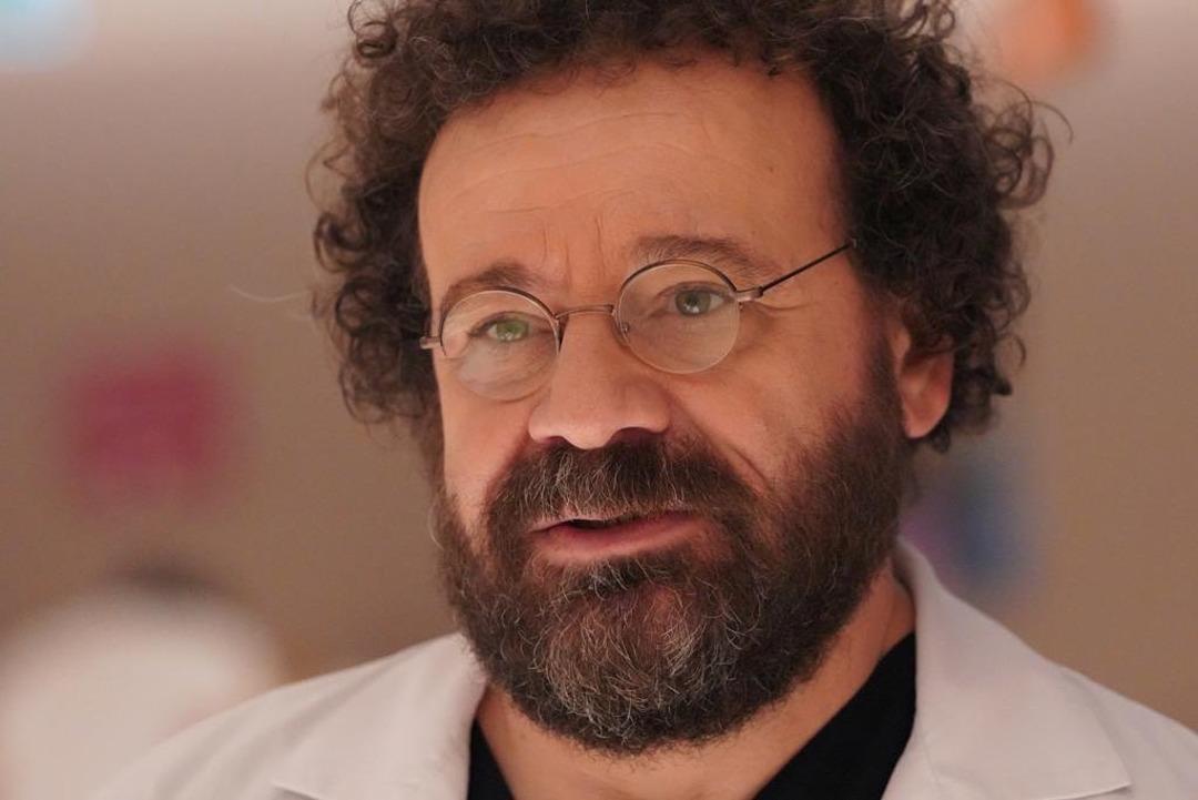 Seksenler dizisindeki Metin kimdir? Reha &Ouml;zcan kimdir, ka&ccedil; yaşında ve nereli? İşte oynadığı diziler...