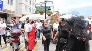 Herkes Bülent Ersoy'a benzetti! Görenler fotoğraf çektirdi