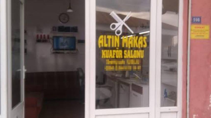 Maske takmamaya direnen müşteri berberi makasla yaraladı