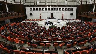 Askerlerin yargılanmasıyla ilgili yeni düzenleme Meclis'te kabul edildi