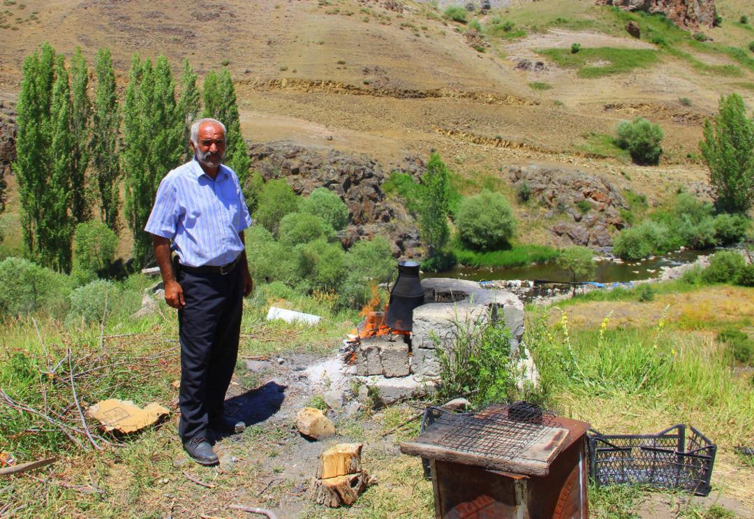 Z&uuml;ğ&uuml;rt Ağa filmine &ouml;zendi, k&ouml;y&uuml; satıp şehre yerleşmeye karar verdi! 10 milyon liraya satıyor