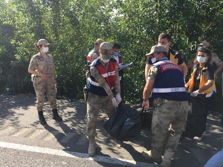 Elazığ'da düğün minibüsü park halindeki kamyona çarptı: 3 ölü, 12 yaralı G2