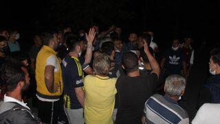 Bıçaklı saldırı sonrası mahalle karıştı! Linç etmek istediler