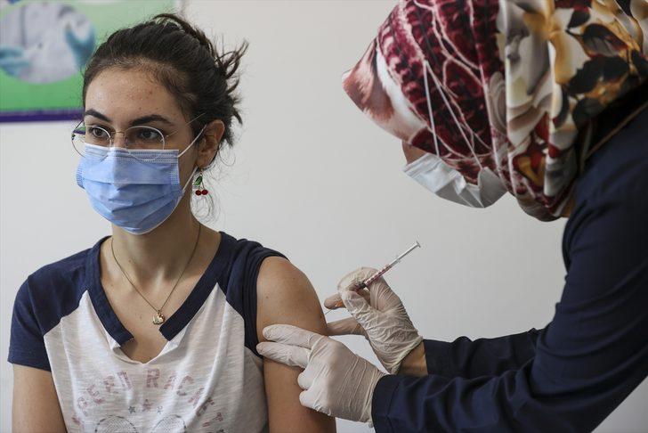 Başkentte gençlerden Kovid-19'la mücadelede aşılama uygulamasına yoğun ilgi G1