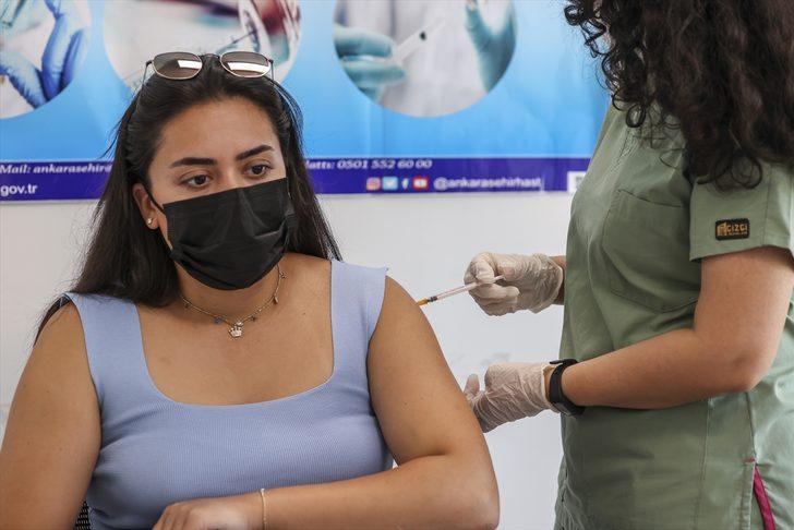Başkentte gençlerden Kovid-19'la mücadelede aşılama uygulamasına yoğun ilgi G2