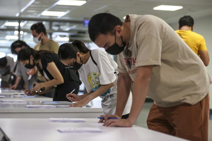 Başkentte gençlerden Kovid-19'la mücadelede aşılama uygulamasına yoğun ilgi G5