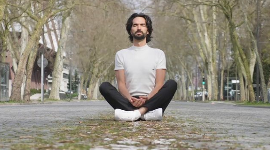 Modern zaman seyyahı! 80 günde parasız dünya turu yaptı