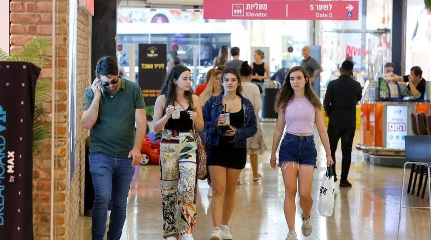 Delta varyantı: İsrail'de artan vakalar nedeniyle kapalı alanda maske zorunluluğu geri getirildi