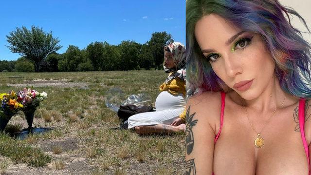 Dünyaca ünlü ABD'li şarkıcı Halsey, Türk sevgilisinin annesinin mezarını ziyaret etti! Başörtüsünü taktı, diz çöküp dua etti!