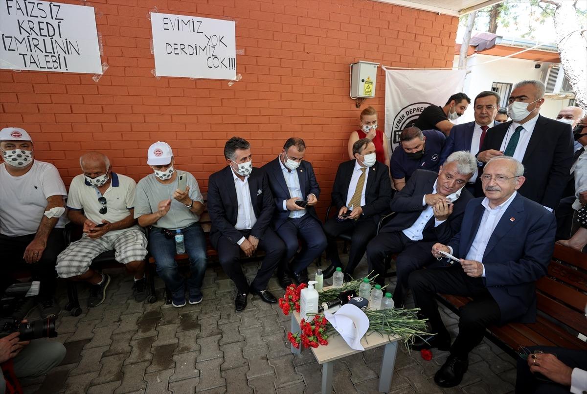 CHP Genel Başkanı Kılı&ccedil;daroğlu, İzmir'de depremzedelerle bir araya geldi