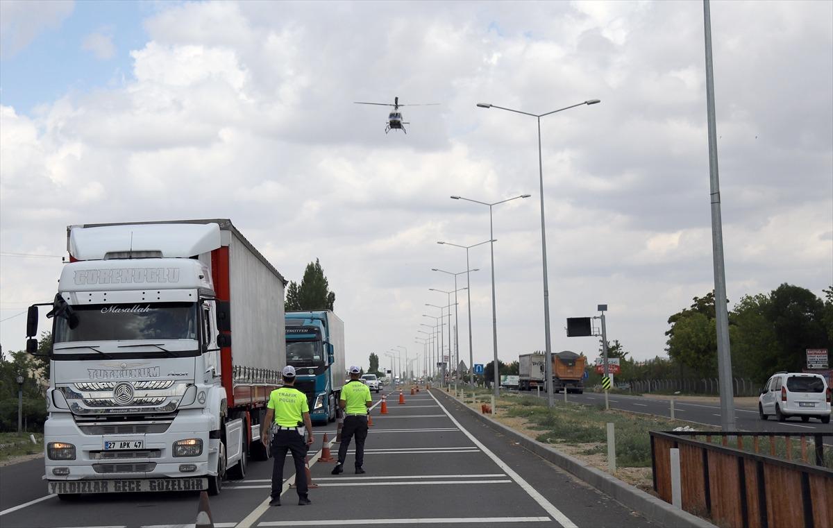 Aksaray'da helikopterli trafik denetiminde 29 s&uuml;r&uuml;c&uuml;ye ceza kesildi