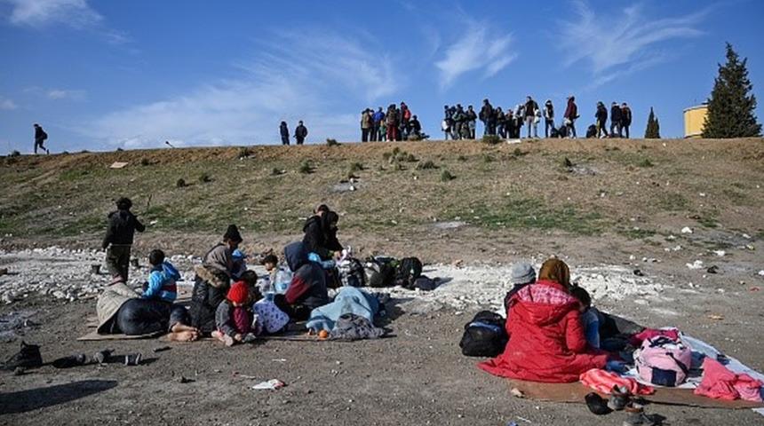 Merkel: AB liderleri g&ouml;&ccedil;menler i&ccedil;in T&uuml;rkiye'ye 3 milyar euro verilmesinde uzlaştı