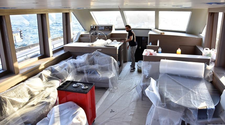 Görenler gözlerini alamadı! Bodrum'da 3 milyon avroluk lüks yat denize indirildi