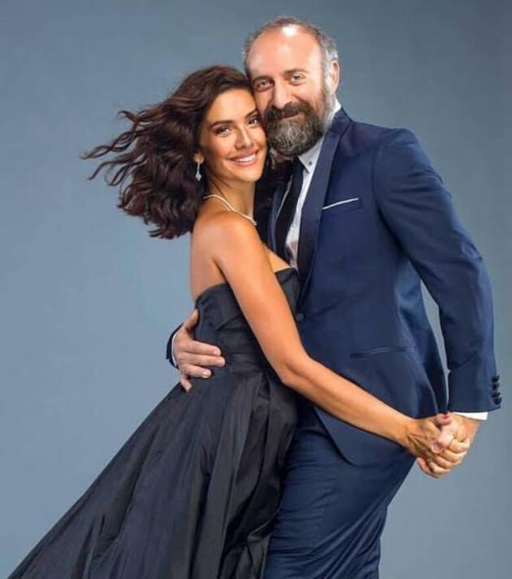 Bergüzar Korel'den hamilelik pozu! Karnı burnunda ilk paylaşımını yaptı... G2