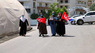 Diyarbakır annelerinin oturma eylemine bir aile daha katıldı
