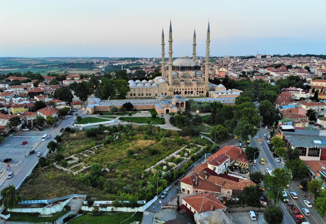 Cumhurbaşkanı Erdoğan m&uuml;jdeyi verdi! Selimiye Cami Meydanı restore edilecek