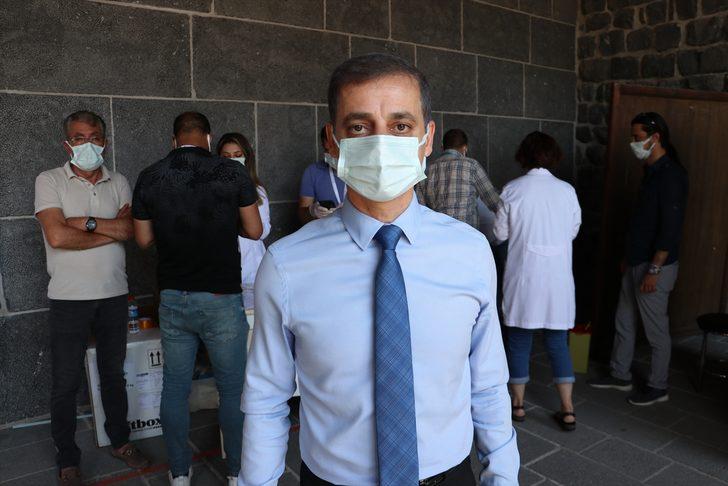 Diyarbakır'da 3 ayrı mobil aşı noktasında vatandaşlar Kovid-19'a karşı aşılanıyor G3